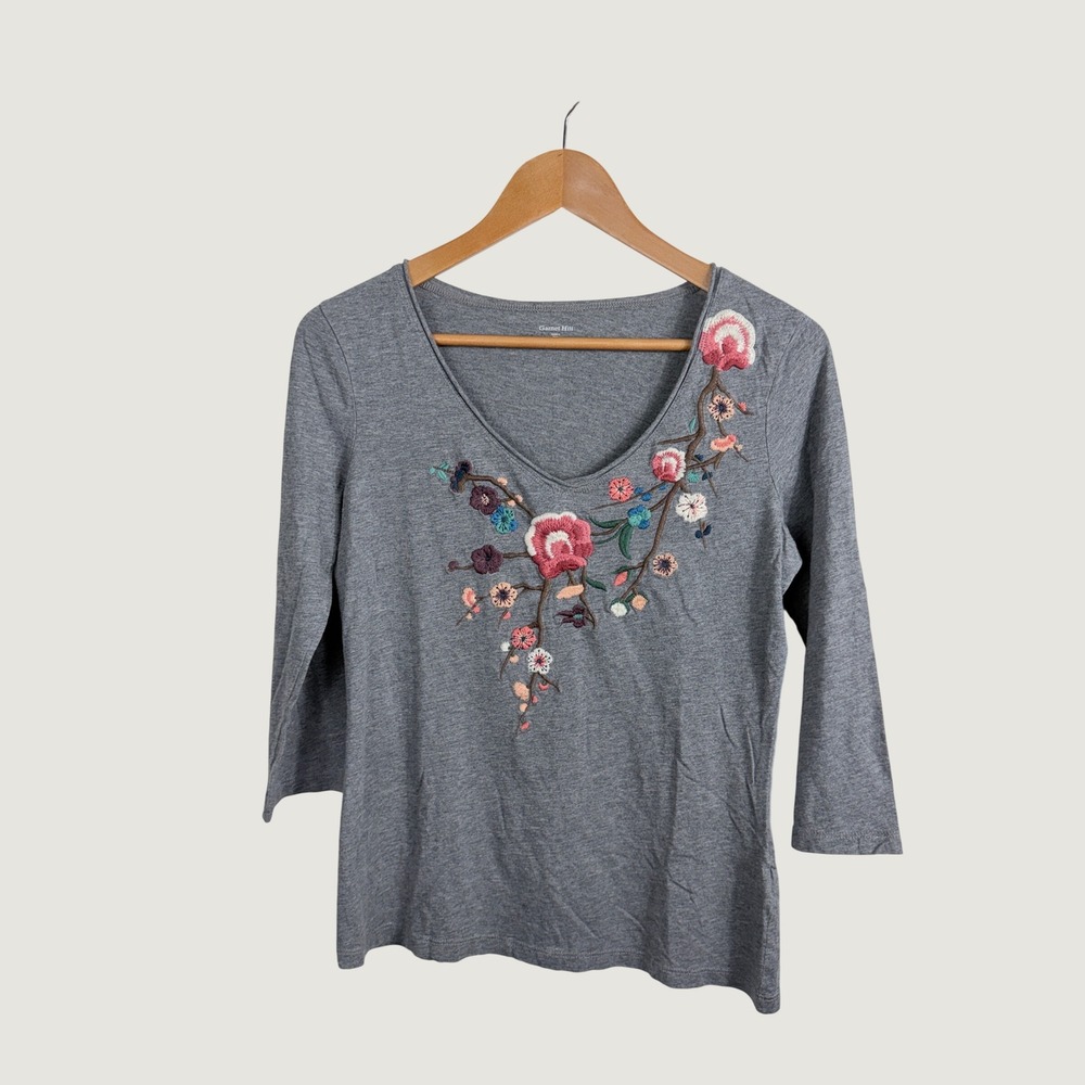 Garnet Hill Top Womens Small Gray Floral Embroidered V-Neck 3/4 Sleeve Casual